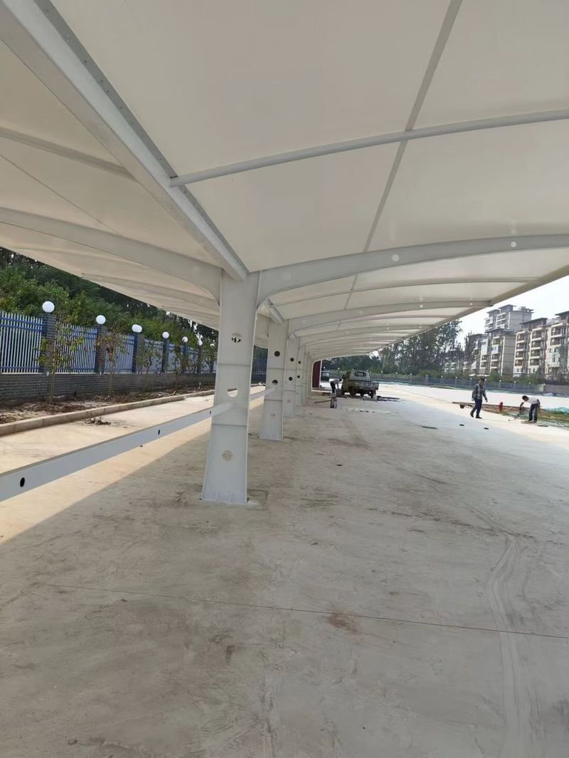 尚泉廣場三個小帽口，汽車充電樁車棚順利完工